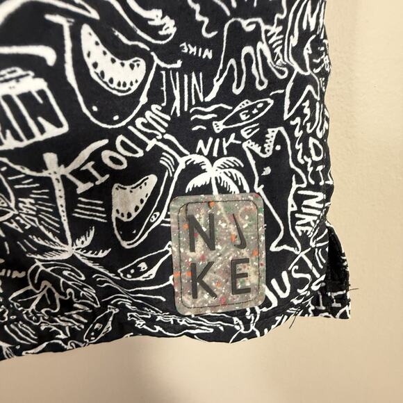 Nike Shark Mens SIZE SMALL Black Shark Icon 6.5" Volley Print Board Trunks Sport - Picture 3 of 12